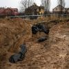 Masakra w Buczy. Masowy grób ludności cywilnej w pobliżu cerkwi