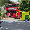 Londyn: Dwupoziomowy autobus wbił się w mur