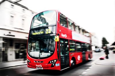 Anglia: Za przejazd autobusem nie więcej niż 2 funty
