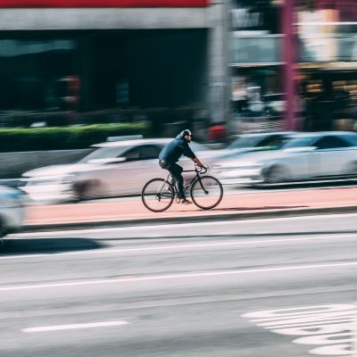 Londyn: Od 27 czerwca w życie wchodzi nowy przepis w ruchu drogowym. Wywoła konflikt między rowerzystami a kierowcami?