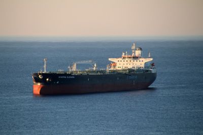 Aktywiści Greenpeace zablokowali tankowiec z rosyjską ropą
