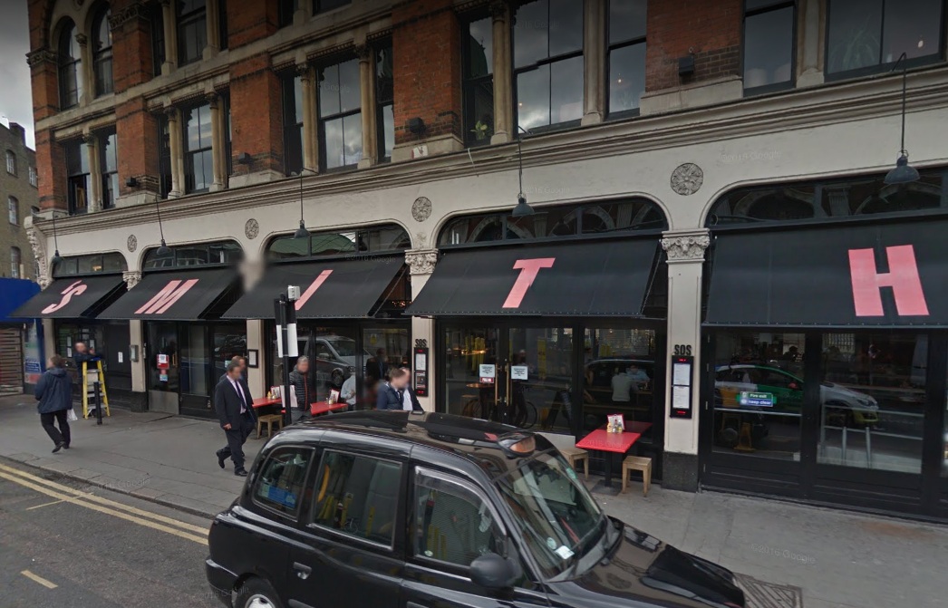 Londyn: Szczur spadł wprost na głowę klientki. Incydent w drogiej restauracji "Smiths Smithfield"